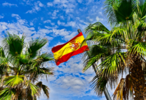 Picture of a blue sky and a Spanish flag